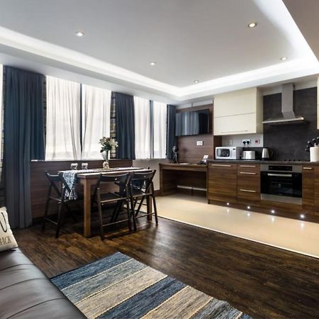 Livin' Serviced Apartments واتفورد الغرفة الصورة