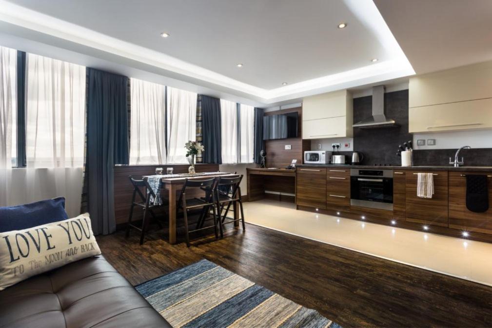 Livin' Serviced Apartments واتفورد الغرفة الصورة