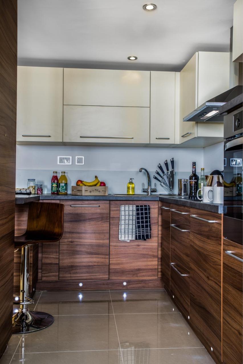 Livin' Serviced Apartments واتفورد الغرفة الصورة