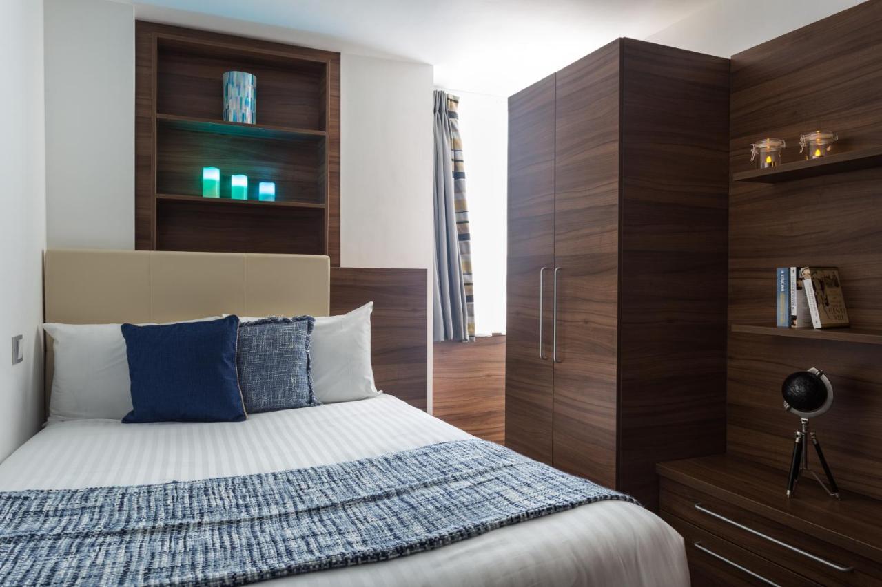 Livin' Serviced Apartments واتفورد الغرفة الصورة